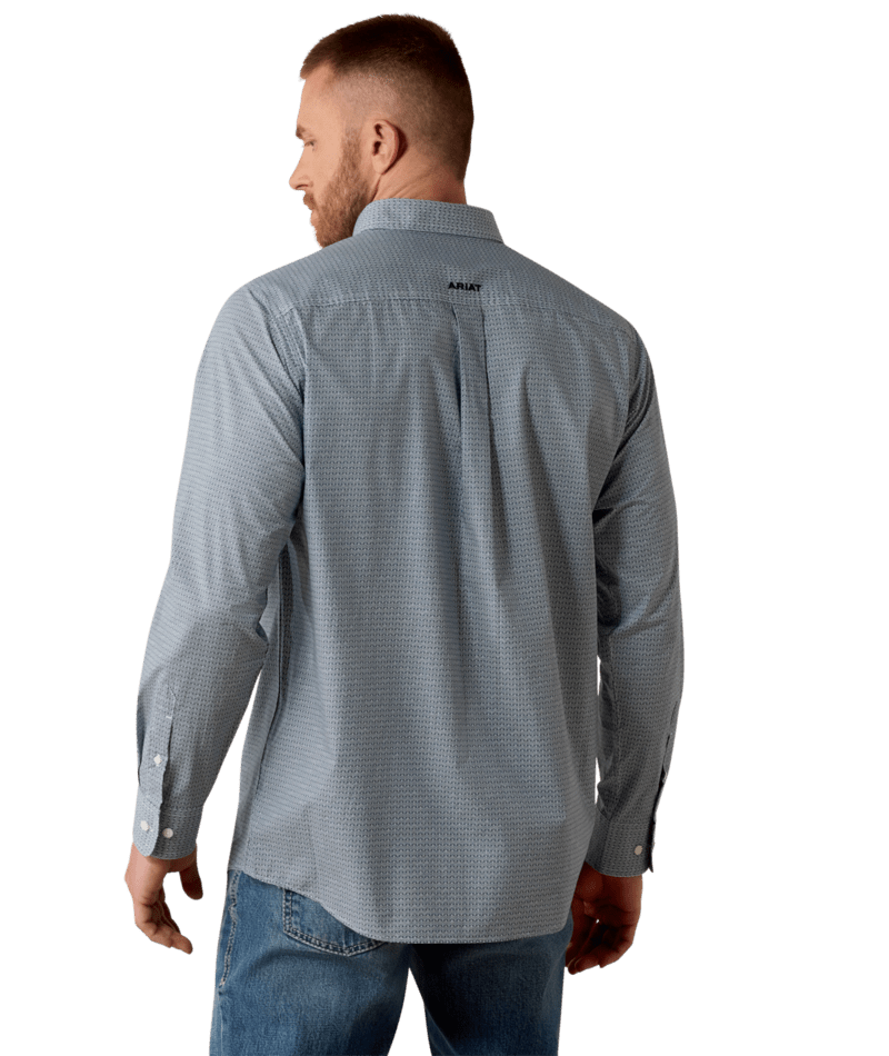 0660 Ariat Men's Lester Classic Fit Long Sleeve Shirt
